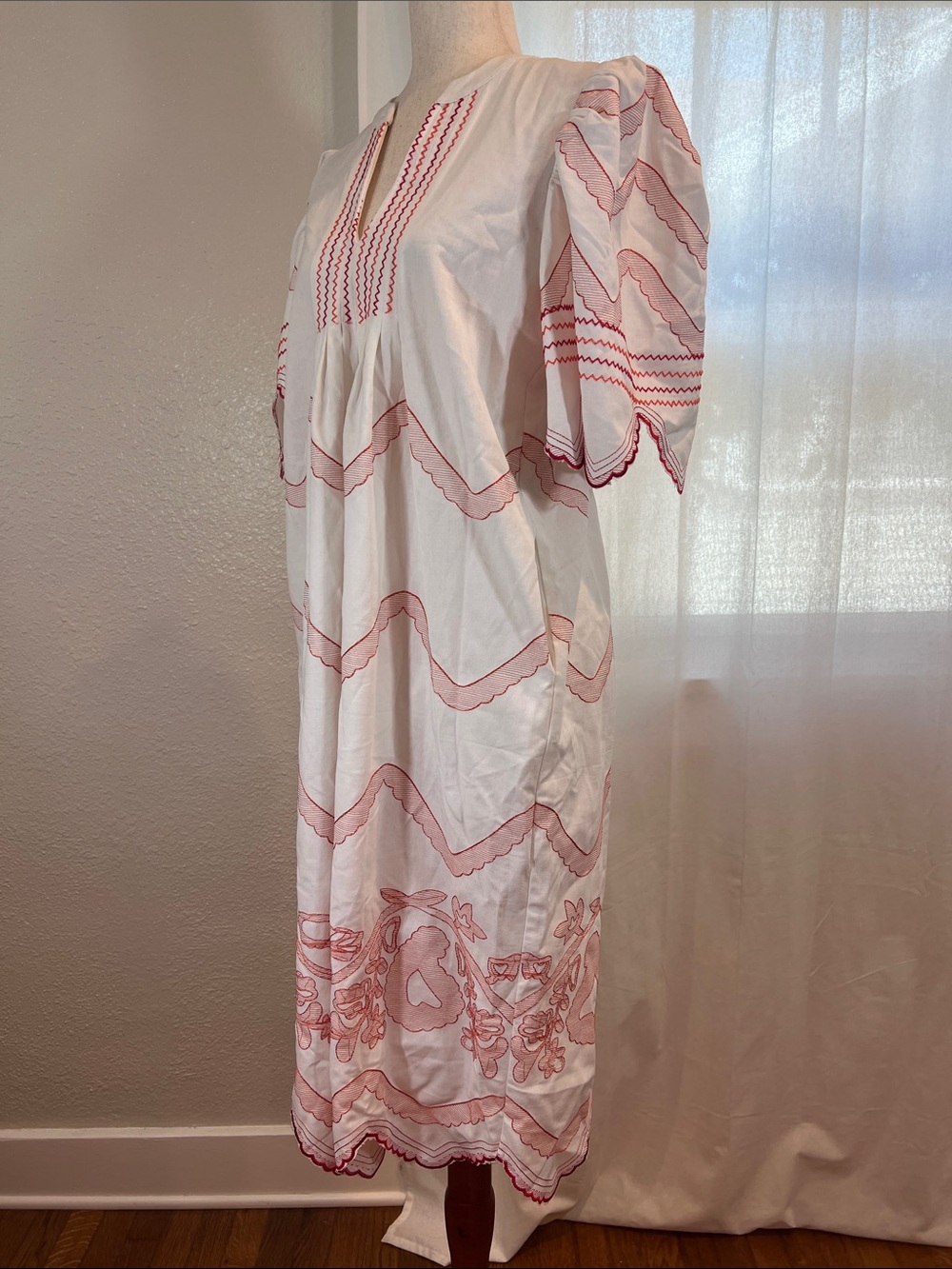 Hyacinth House White Midi Dress with Red Embroidered Detail. Size S. NWOT - Picture 2 of 10
